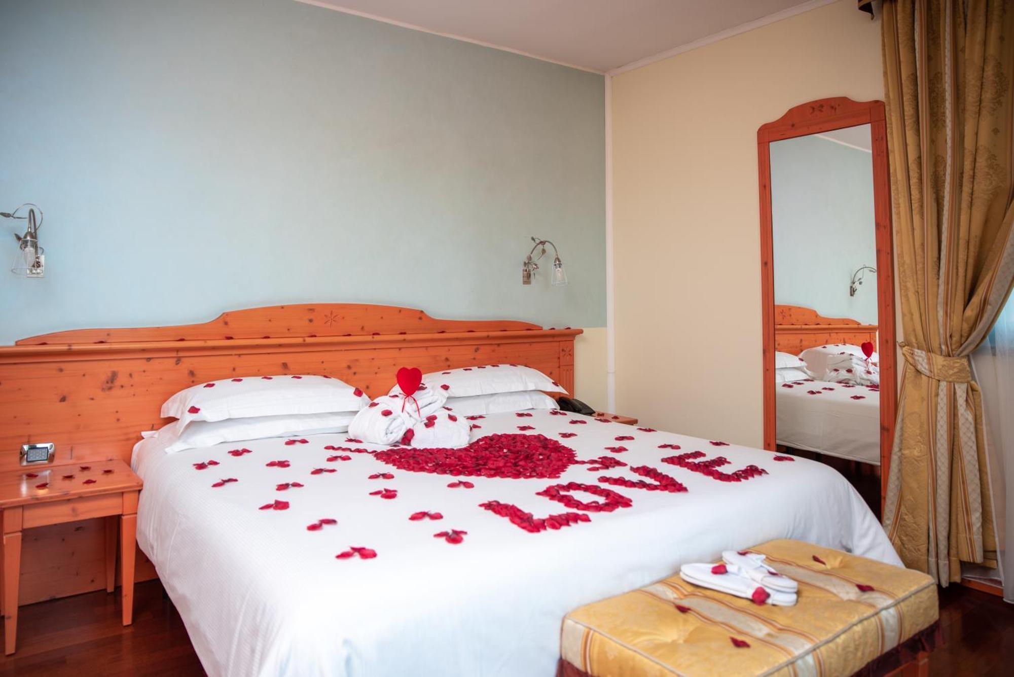 Hotel Residence Montelago Ternate  Extérieur photo